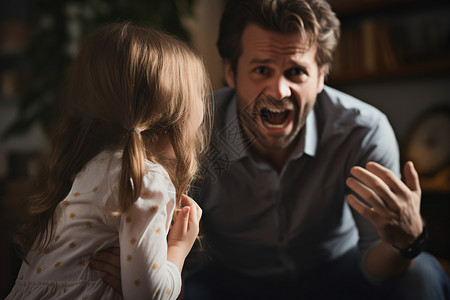 父亲和女儿争吵图片