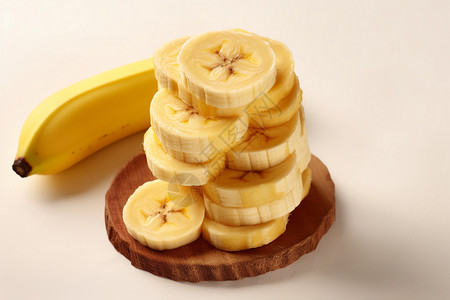木盘上的香蕉片图片