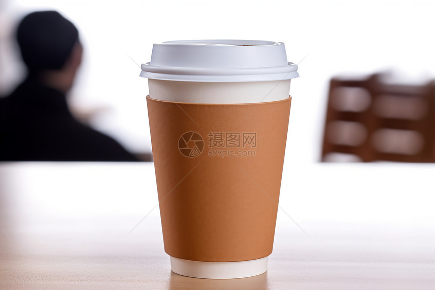 白色杯盖的塑料咖啡杯图片