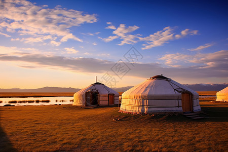 巴里坤湖旁的蒙古包高清图片