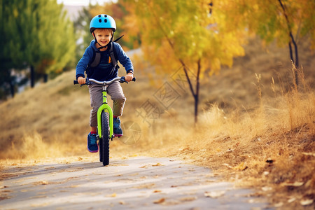 外骑车玩耍的小男孩背景图片