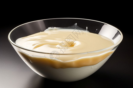 加糖的炼乳玻璃碗甜炼乳高清图片