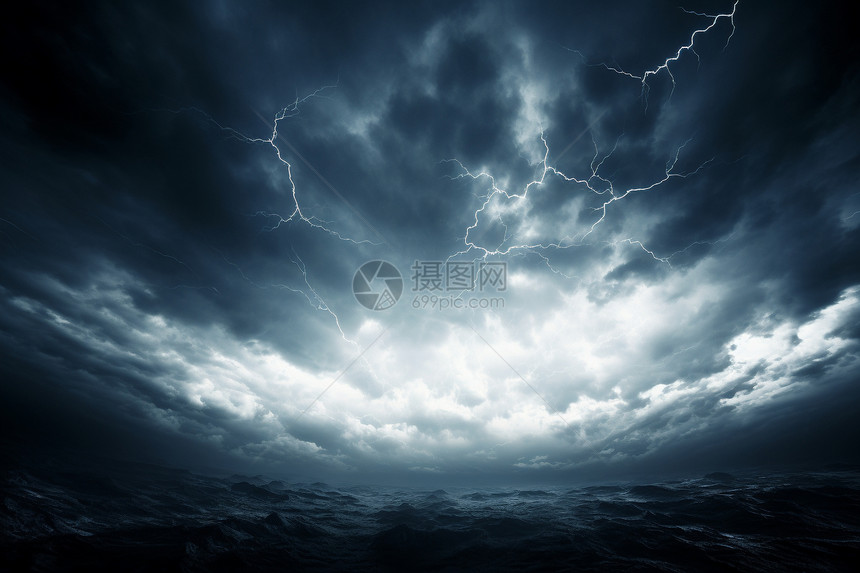 海洋上雷雨天气的天空景观图片