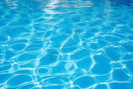 波光粼粼的蓝色泳池图片