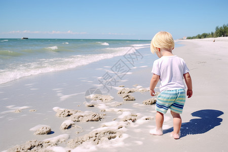 海滩边的小孩背景图片