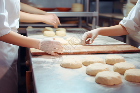 面包店制作面包的过程图片