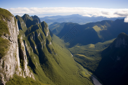 崎岖不平的峡谷悬崖高清图片