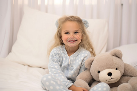 卧室床上抱着玩偶的小女孩图片