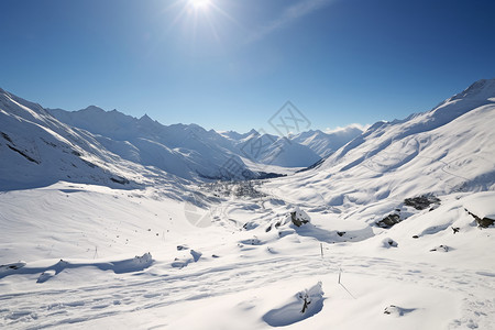冬天的雪山风景背景图片