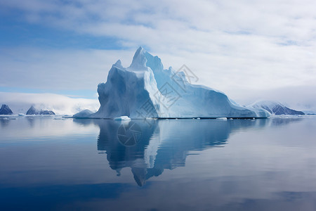 海面上的冰川高清图片