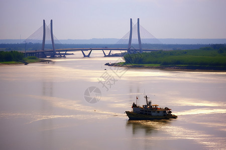 夏季湄公河上的驳船高清图片