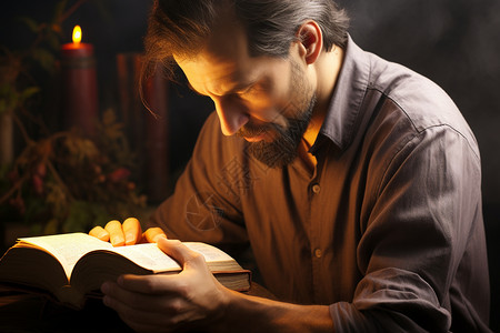 阅读圣经祈祷的男人高清图片