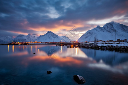 黄昏时挪威的美丽景观图片
