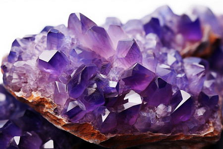 紫色的矿物质图片