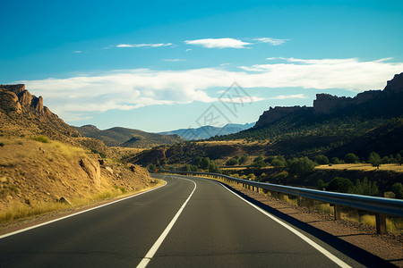 沙漠中的公路景观图片