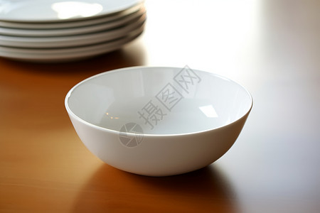 餐桌上的陶瓷碗图片