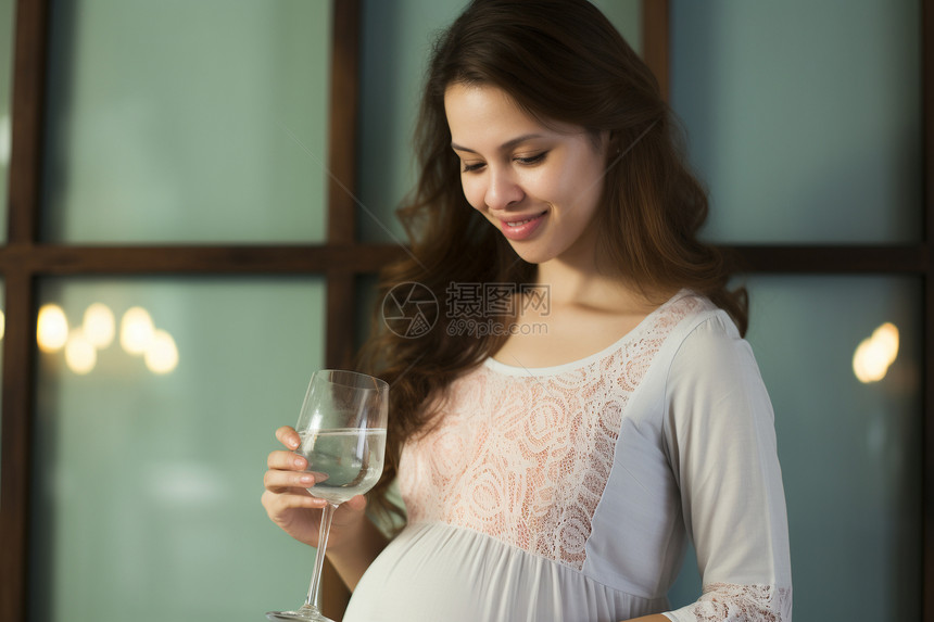 快乐的孕妇图片
