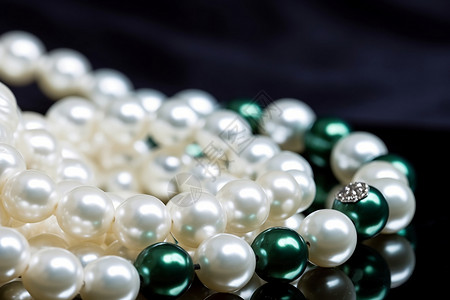 昂贵的珍珠项链背景图片
