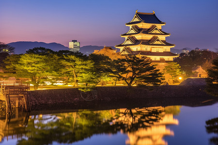 夏季日本城市的夜晚景观图片