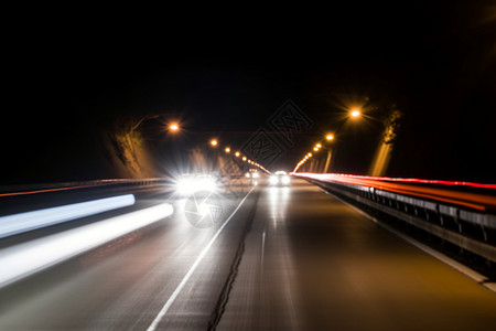 夜晚危险的隧道高清图片