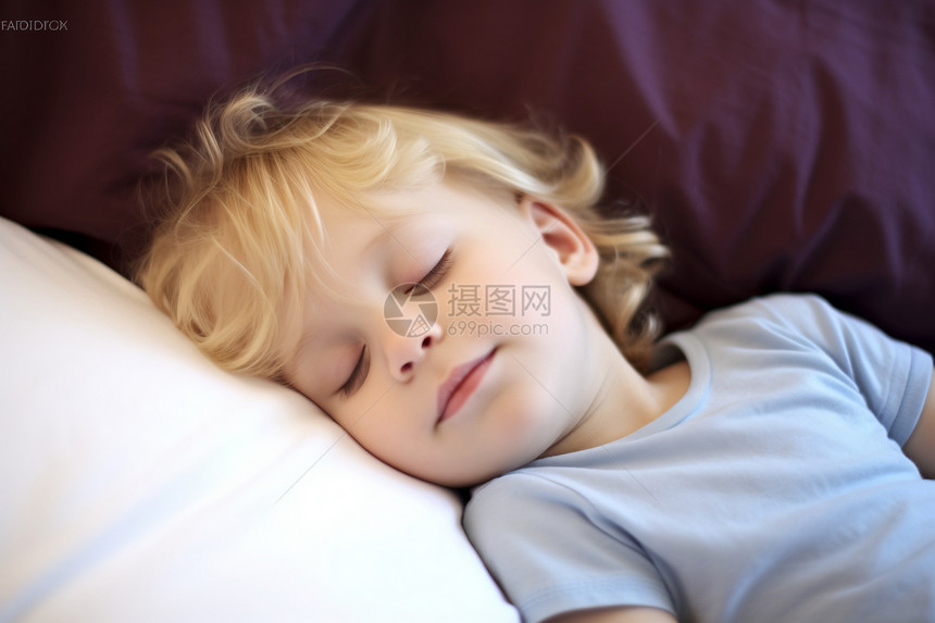 外国婴儿安详睡觉图片
