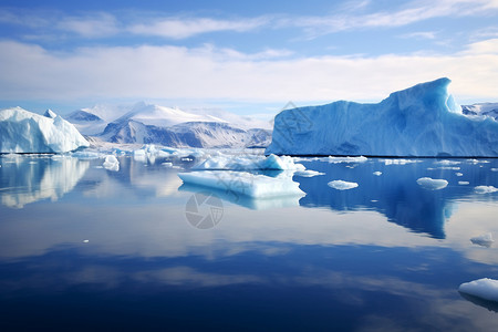 海洋中的冰山背景图片