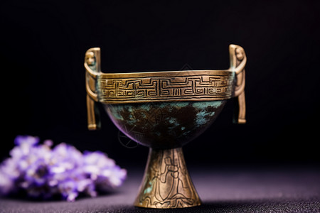 历史古董的青铜杯图片