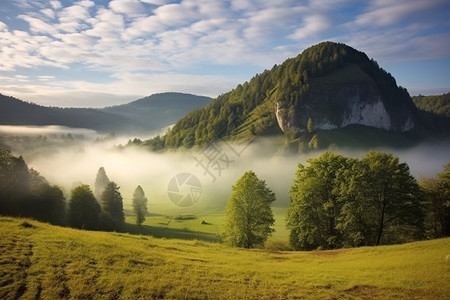 山村仙境云雾里的山村山脉背景