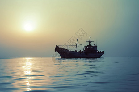 大海上打鱼作业的渔船图片