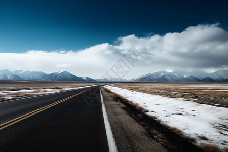 道路两旁覆盖着雪图片