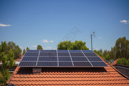 屋顶的太阳能面板背景图片