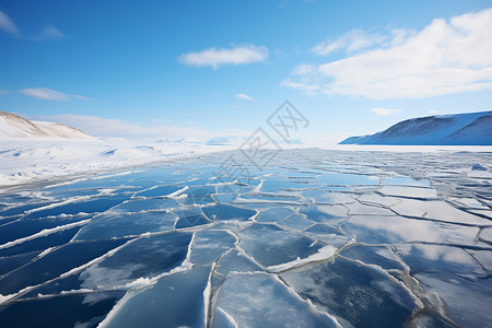 结冰湖面的裂纹图片