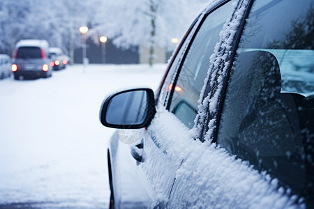 雪后街道上的汽车高清图片