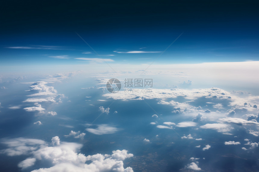 飞机内外部云层的美丽景观图片