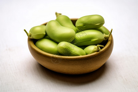 碗里的绿色蚕豆背景图片