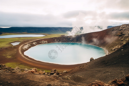 火山口的温泉高清图片