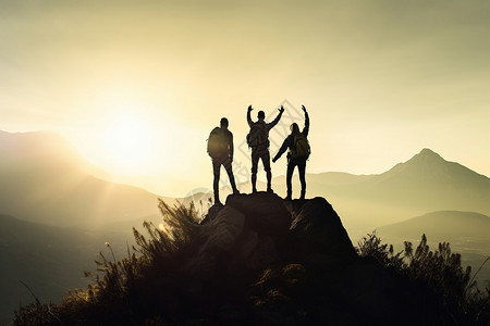 登山山顶看日出的人们图片