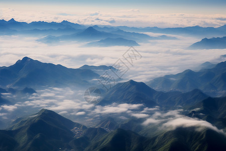 云雾缭绕的山脉背景图片