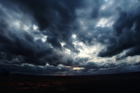 暴雨前的天空背景图片