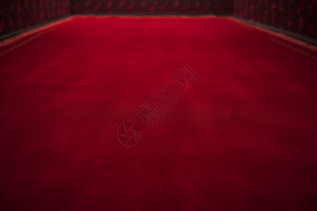 红色天鹅绒地毯背景图片
