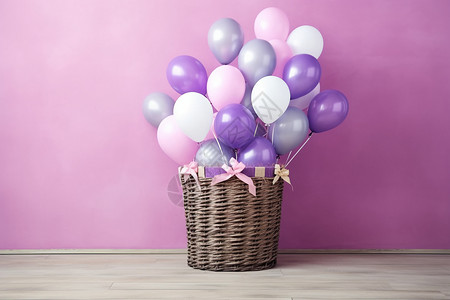竹篮中的紫色装饰气球图片