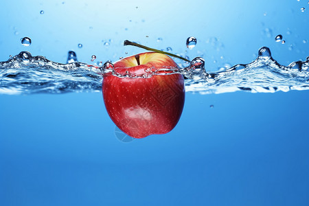 多彩漂浮水果水面中漂浮的苹果设计图片