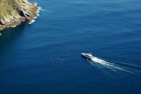 海面航行夏季海面上的度假轮船背景