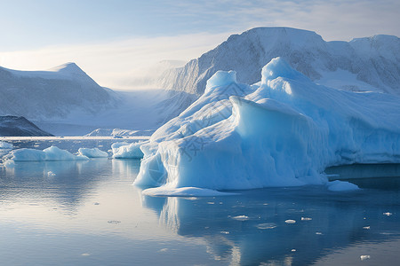海面上的融化冰川图片