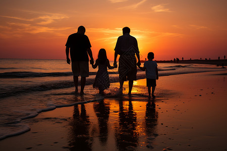 度假海滩上的幸福一家人图片