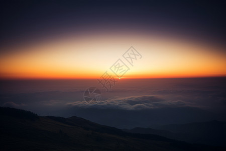 夜晚到黎明夜晚日落的山脉背景