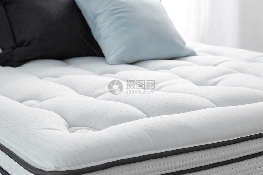 卧室中柔软的睡眠床垫图片