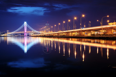 都市夜晚的大桥图片