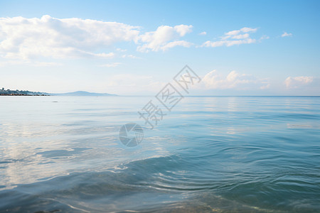 阳光下的海平面背景图片