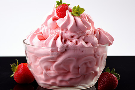一碗粉色冰淇淋图片